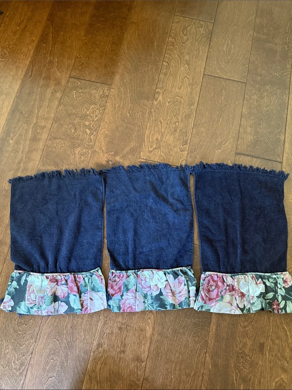 Vintage 1978 The Avanti Look Black Cotton Floral Ruffle Boho Hand Towel Set